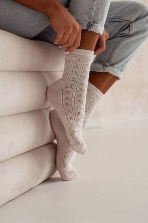 MILENA SKARPETKI DAMSKIE AŻUROWE 0989.007 MILENA SKARPETKI DAMSKIE AŻUROWE 0989.007