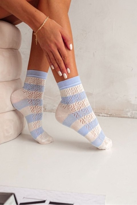 MILENA SKARPETKI DAMSKIE AŻUROWE W PASKI 0989.003