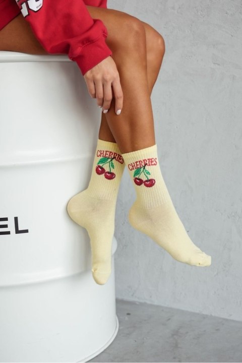 MILENA SKARPETKI DAMSKIE CHERRIES 0200.163 MILENA SKARPETKI DAMSKIE CHERRIES 0200.163