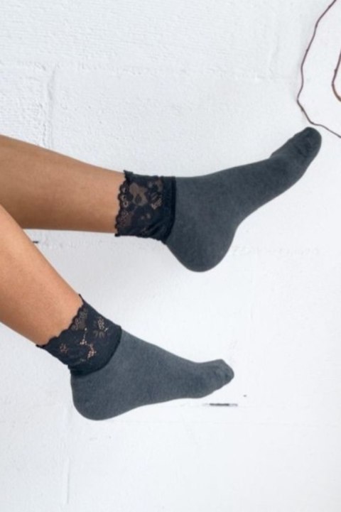 MILENA SKARPETKI DAMSKIE Z SZEROKĄ KORONKĄ 1061