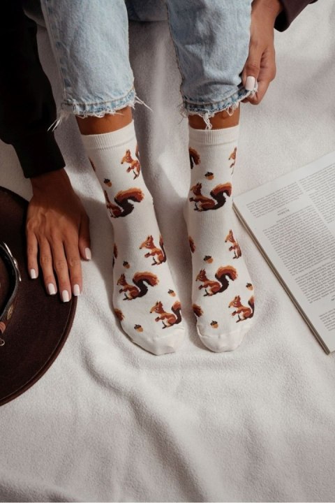 MILENA Skarpetki damskie Wiewirka i orzechy 0200.185 MILENA Skarpetki damskie Wiewirka i orzechy 0200.185