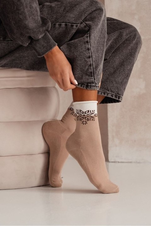 MILENA SKARPETKI DAMSKIE PÓŁFROTTE UNIQUE Z GWIAZDKĄ 0071.007