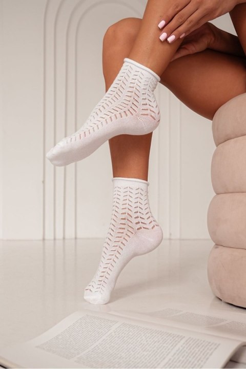 MILENA Skarpetki damskie ażurowe bezuciskowe 0989.004