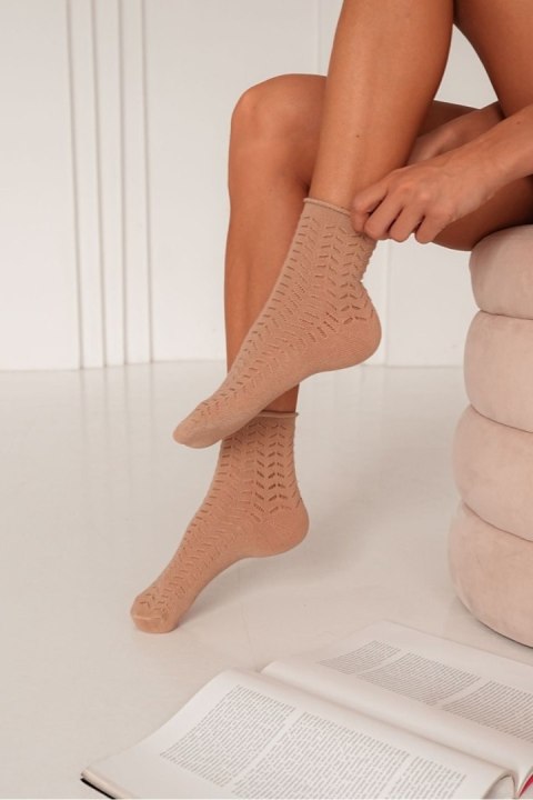 MILENA Skarpetki damskie ażurowe bezuciskowe 0989.004