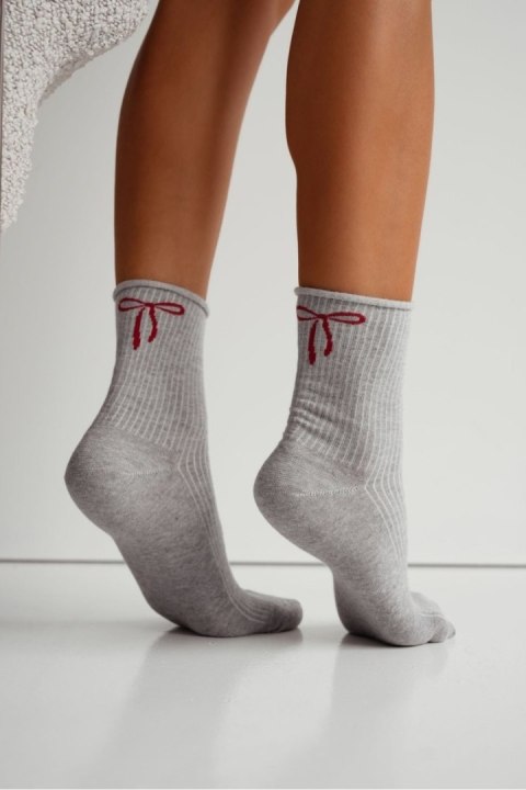 MILENA Skarpetki damskie bezuciskowe w prążek z kokardką 0200.193 MILENA Skarpetki damskie bezuciskowe w prążek z kokardką 0200.193